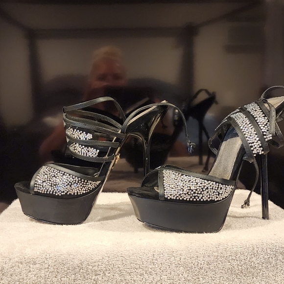 Heels - Picture 2 of 5